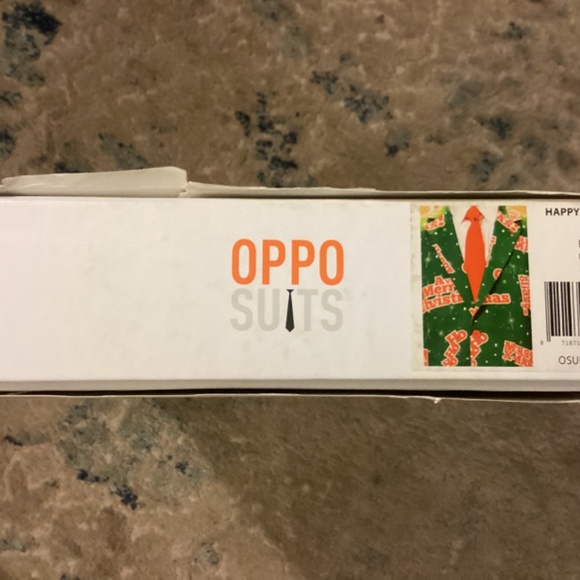 Suit - Picture 4 of 6